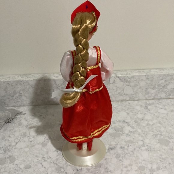 Barbie Collector Edition Russian Barbie doll with stand - Picture 4 of 11